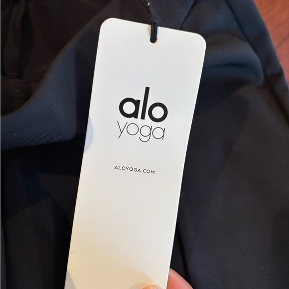 ALO Yoga Jet Black Performance bootleg Sculpt Leggings
🖤 NEW with TAGS! 🖤 - Picture 5 of 6